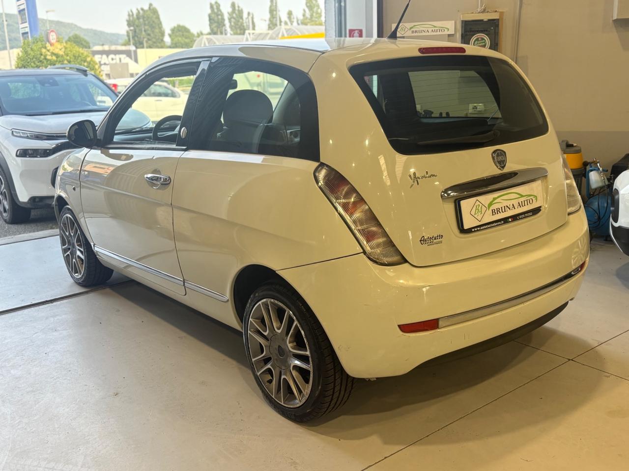 Lancia Ypsilon 1.2 69 CV Diva