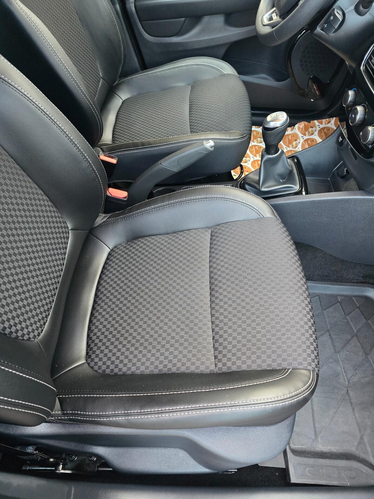 Renault Clio TCe 12V 90 CV GPL 5 porte Moschino Intens