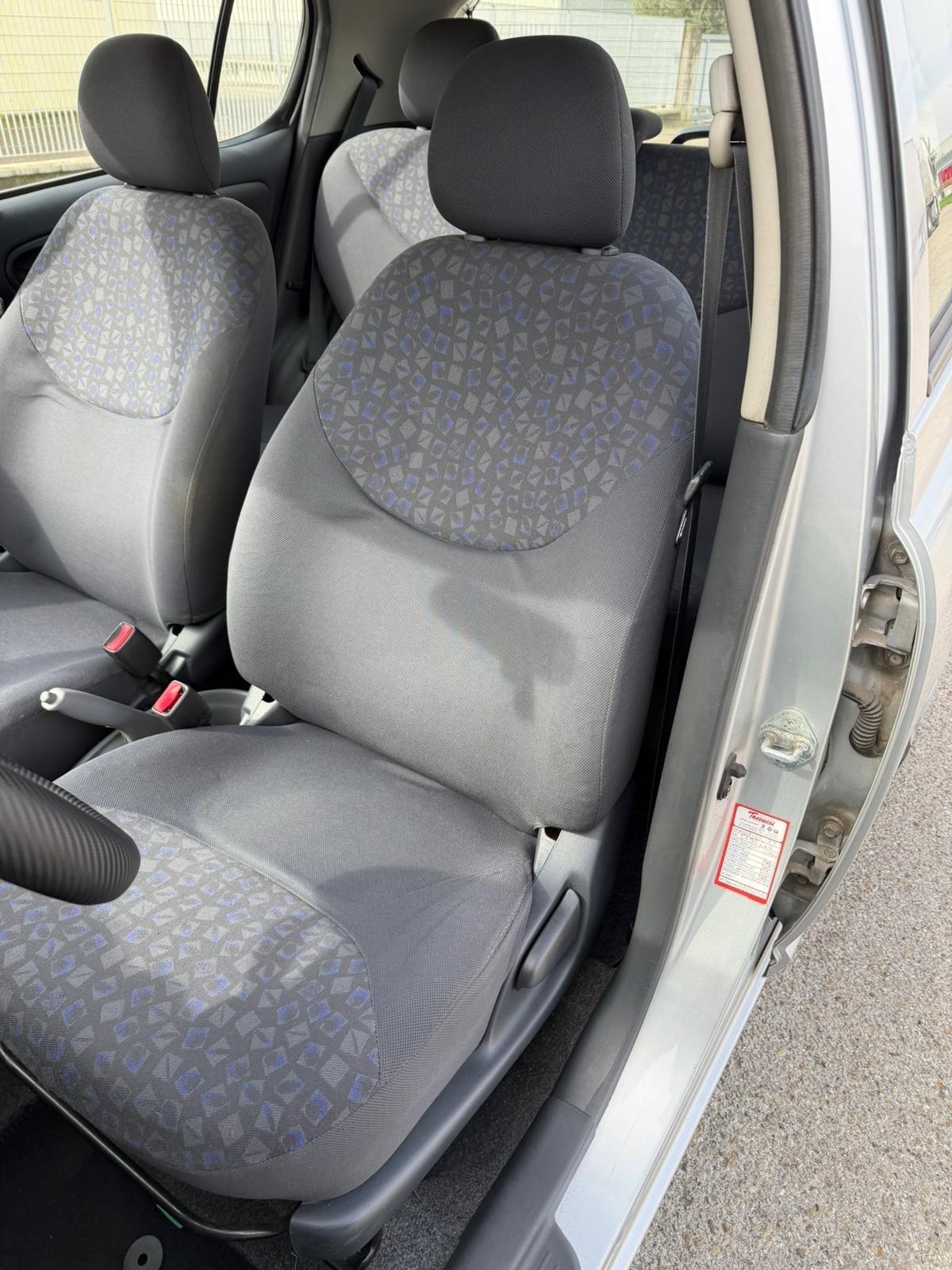 Toyota Yaris 1.3i 16V cat 5 porte Luna