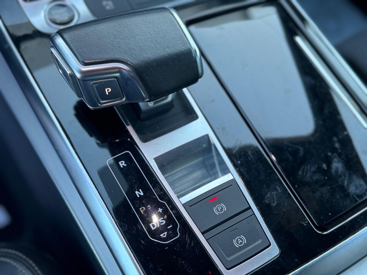 AUDI Q8 45 TDI QUATTRO S-LINE FULL IVA ESPOSTA