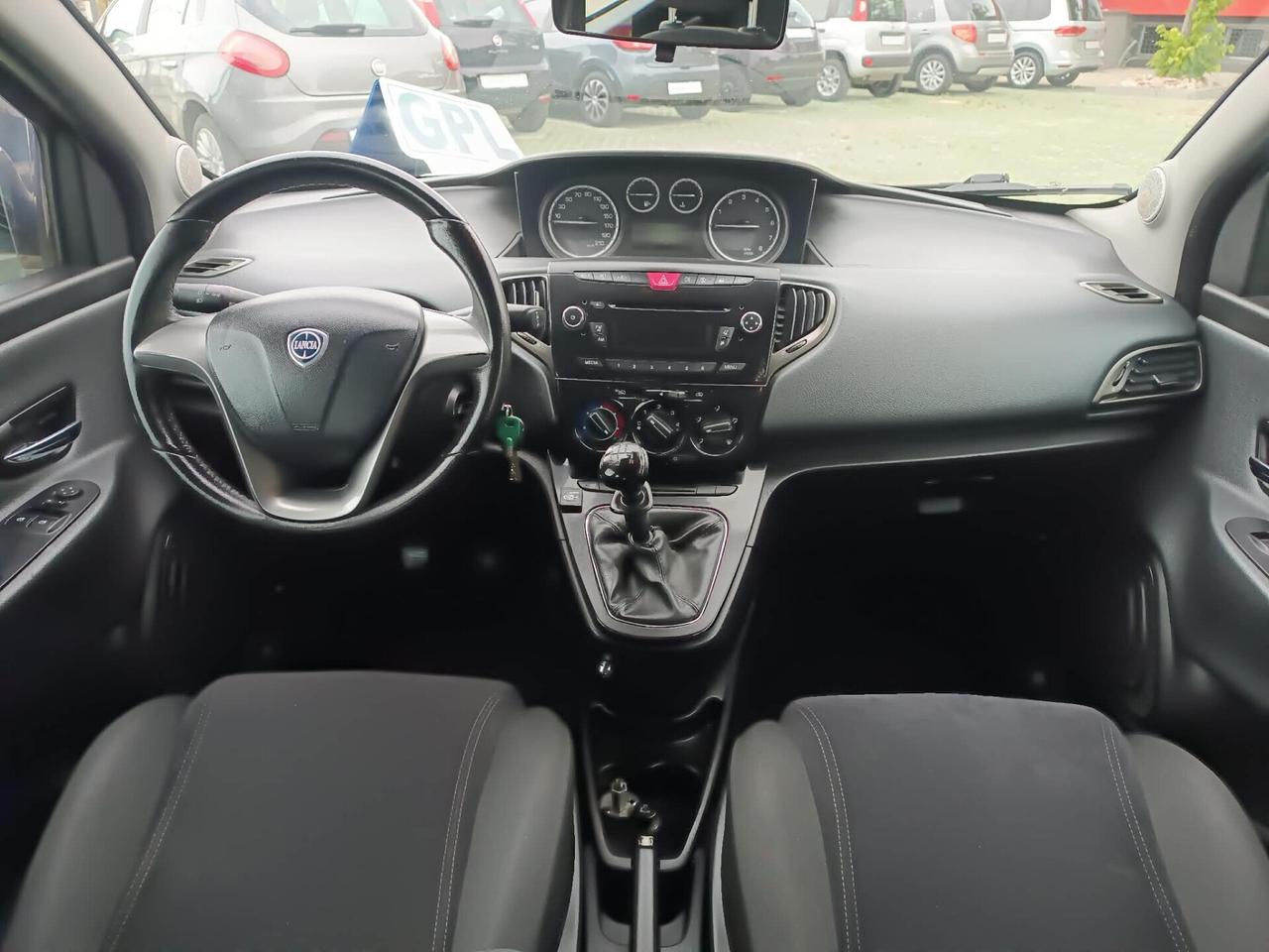 Lancia Ypsilon 1.2 69 CV 5 porte GPL Ecochic Silver