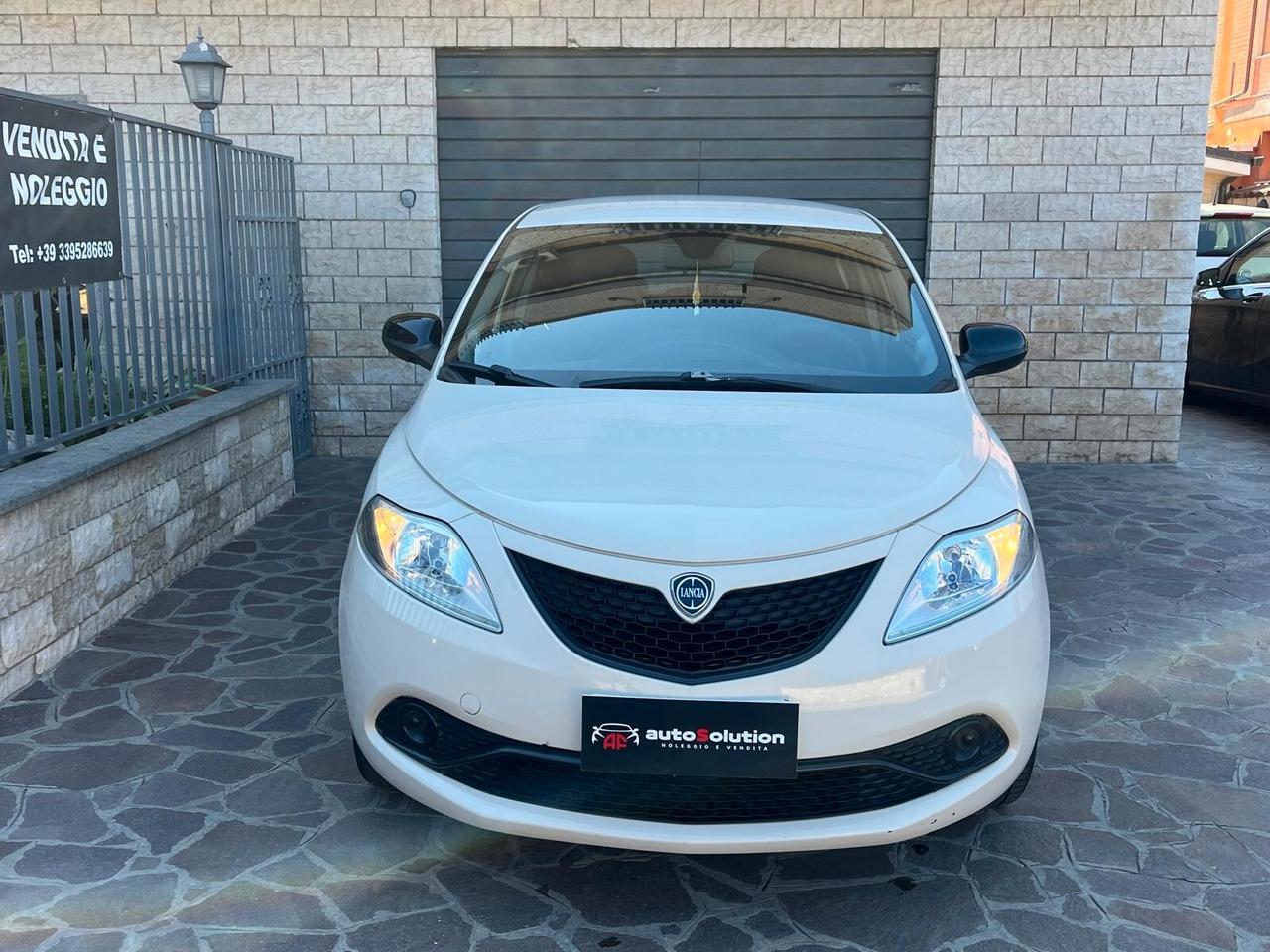 Lancia Ypsilon 1.2 69 CV 5 porte Platinum ADATTA NEOPATENTATI