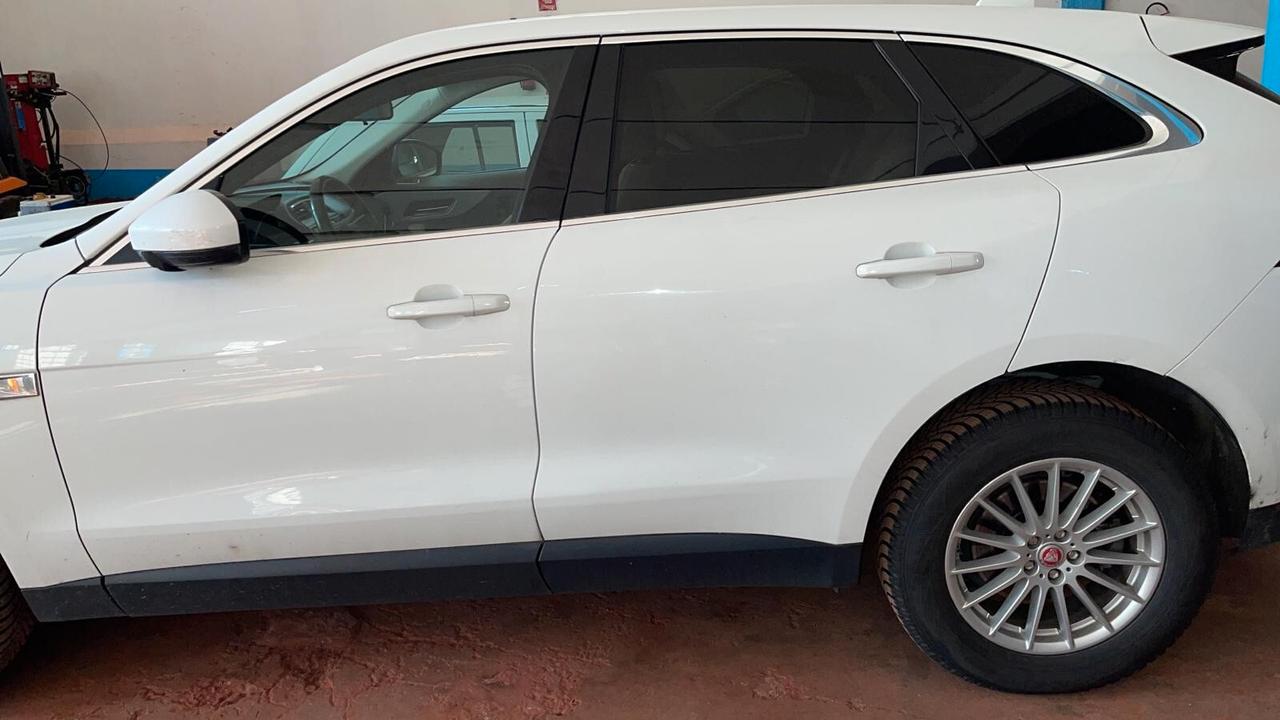 Jaguar F-Pace 2.0 D 180 CV AWD Pure
