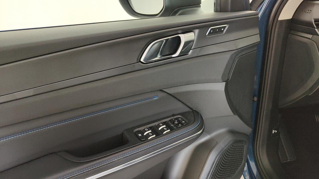 LYNK & CO 01 1.5 t hev auto