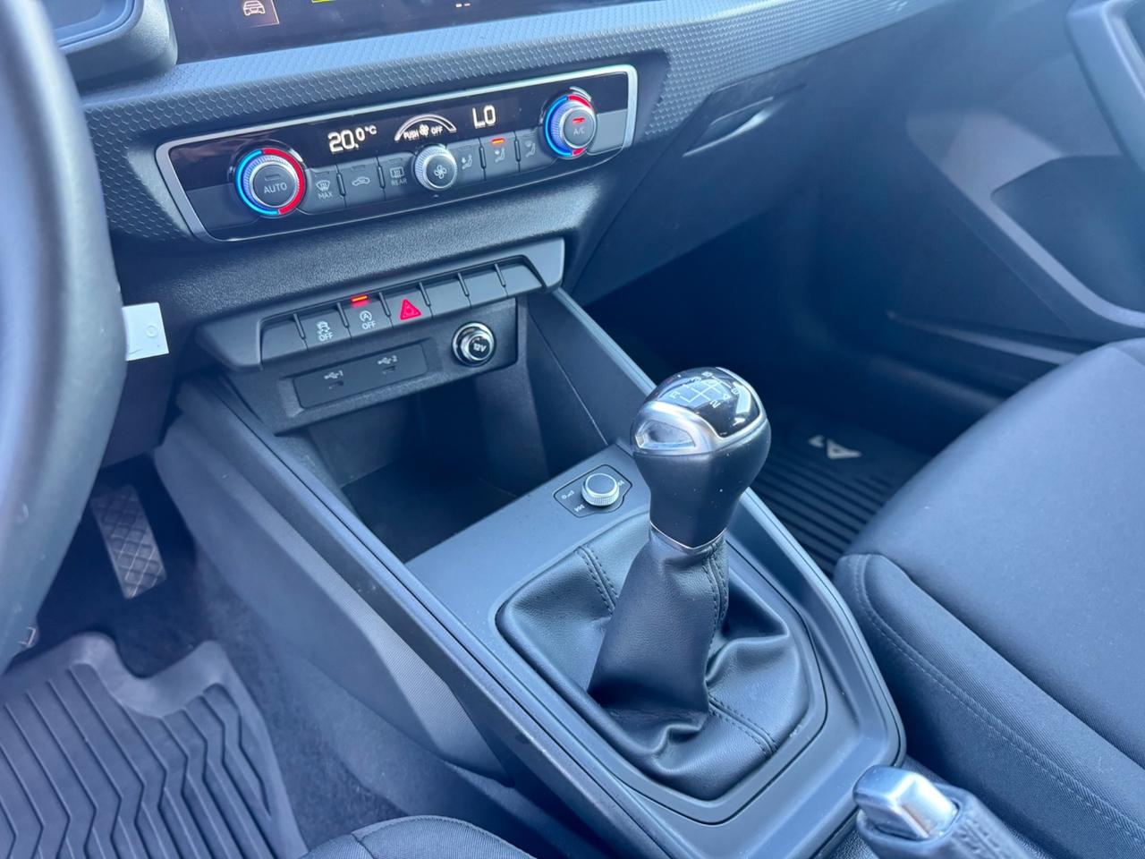 Audi A1 citycarver 30 TFSI Identity Contrast