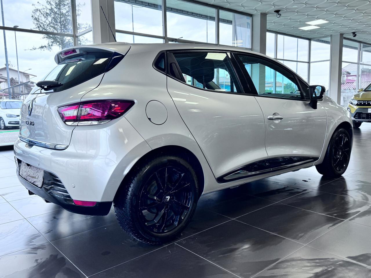 Renault Clio 1.2 75 CV 5 porte Duel