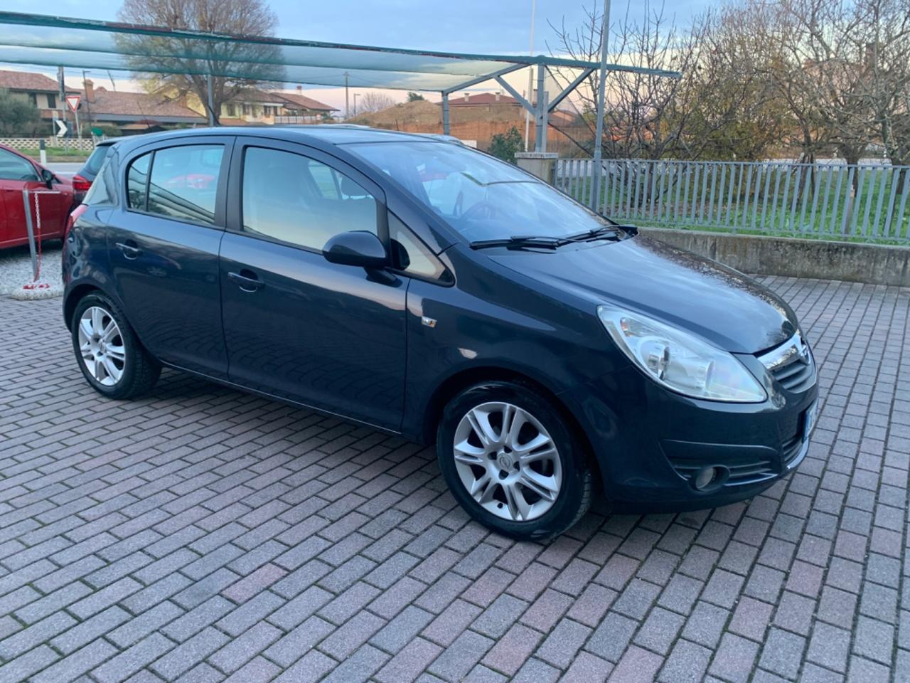 Opel Corsa 1.4 16V 5 porte Cosmo