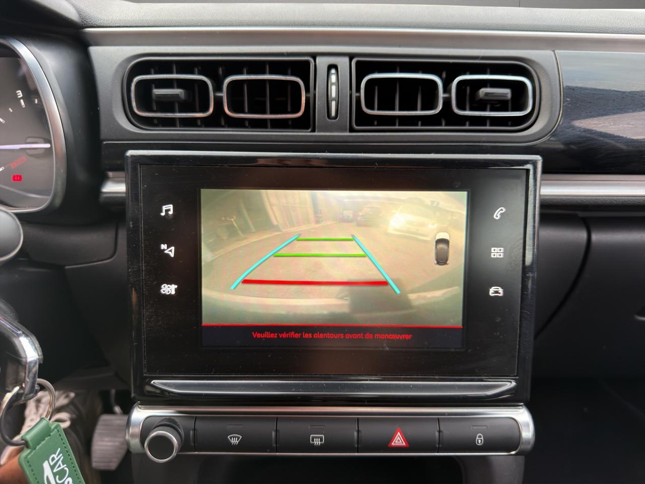 Citroen C3 1.2 Shine 83cv - Unipro - Promo Finanziamento - Neopatatentati - Tagliandi certificati - Cerchi in lega - Schermo - Clima Automatico