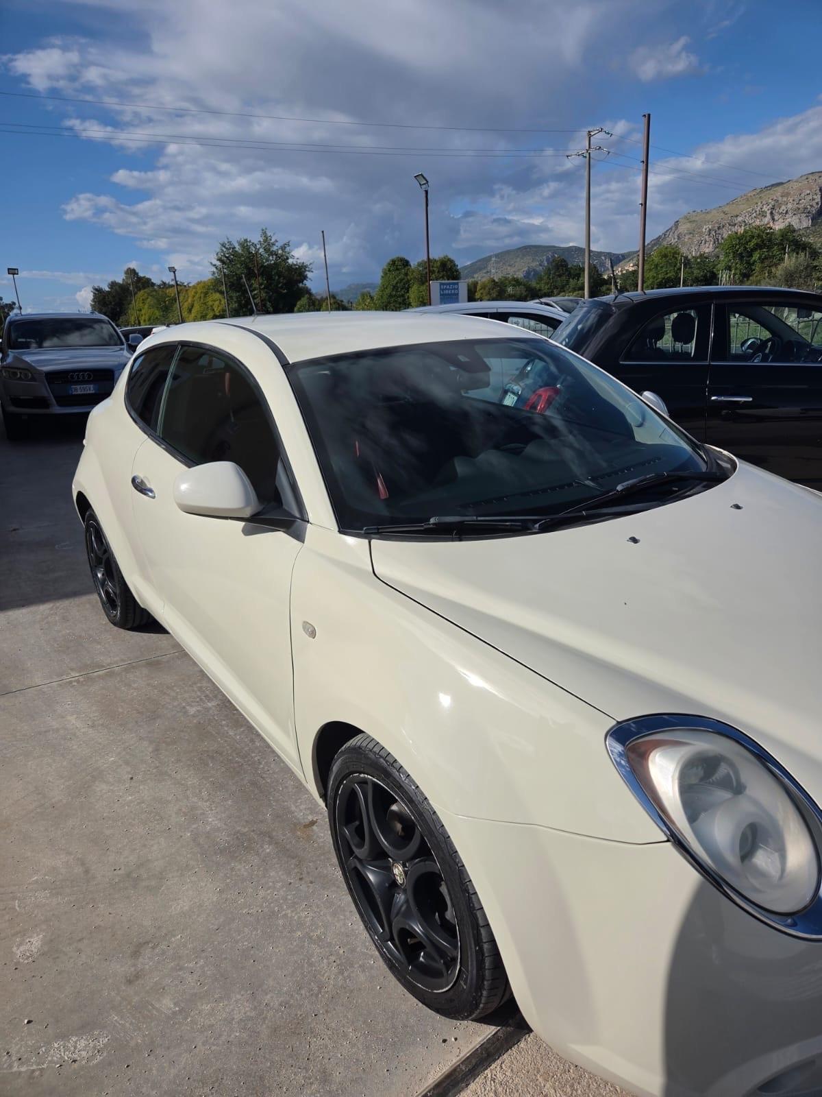 Alfa Romeo MiTo 1.6 JTDm 16V Distinctive Premium Pack