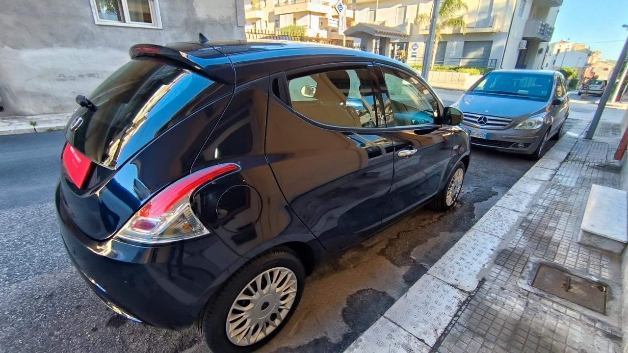 Lancia Ypsilon 1.2 69 CV 5 porte Silver