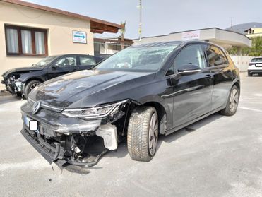 Volkswagen Golf 1.5 TSI 115cv 2025 SINISTRATA