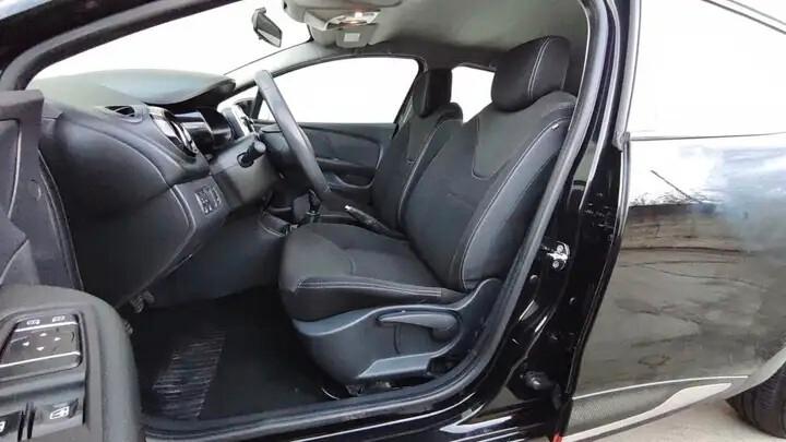 Renault Clio TCe 12V 75 CV 5 porte Moschino Zen