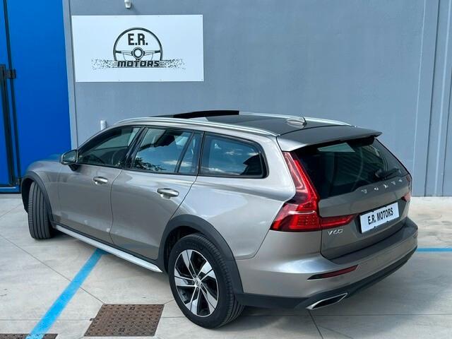 Volvo V60 Cross Country B4 (d) AWD Geartronic Business Pro Line