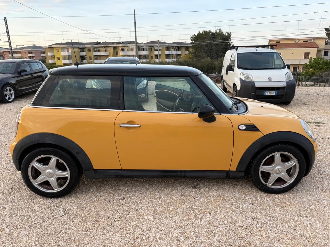 Mini 1.6 16V Cooper Diesel 2.900€