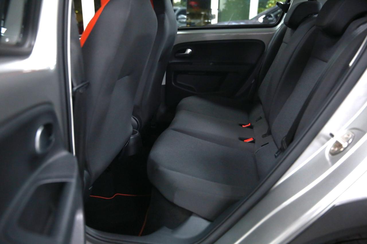 Volkswagen up! 1.0 75 CV Cross Up!