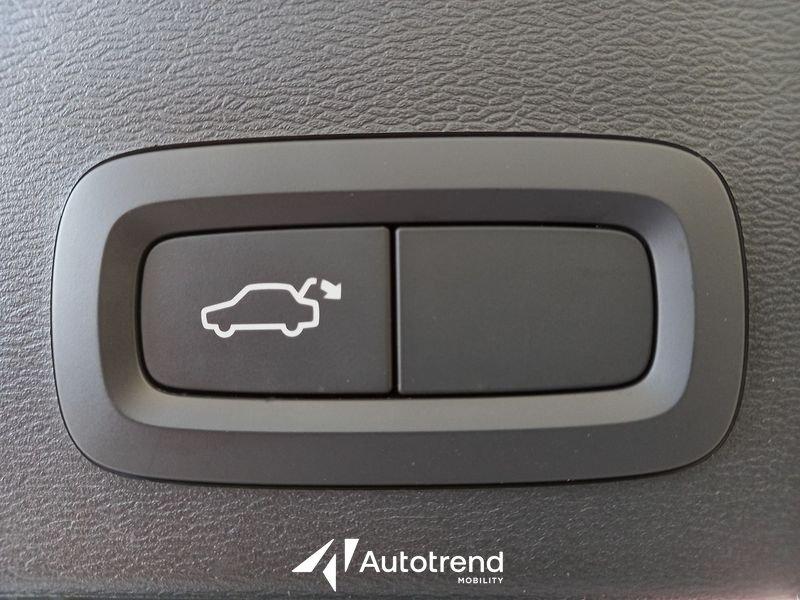 Volvo XC40 D3 150 CV AWD Automatica NAVI LED Business Plus