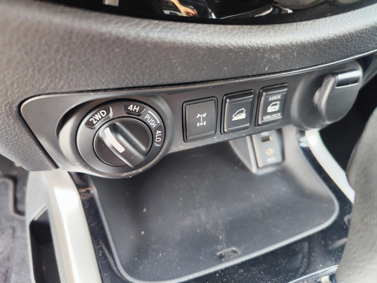 Nissan Navara 2.3 dCi 190 CV 7AT 4WD Double Cab N-Connecta