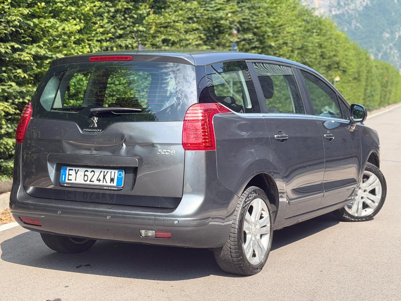 Peugeot 5008 1.6 HDI 115cv 7 POSTI