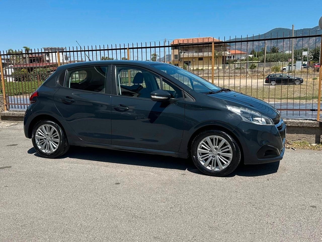 Peugeot 208 PureTech 82 5p. GPL Allure