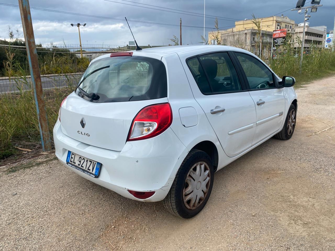 RENAULT CLIO 1.2 112.000KM ANNO 2012 ADATTA NEOPATENTATI