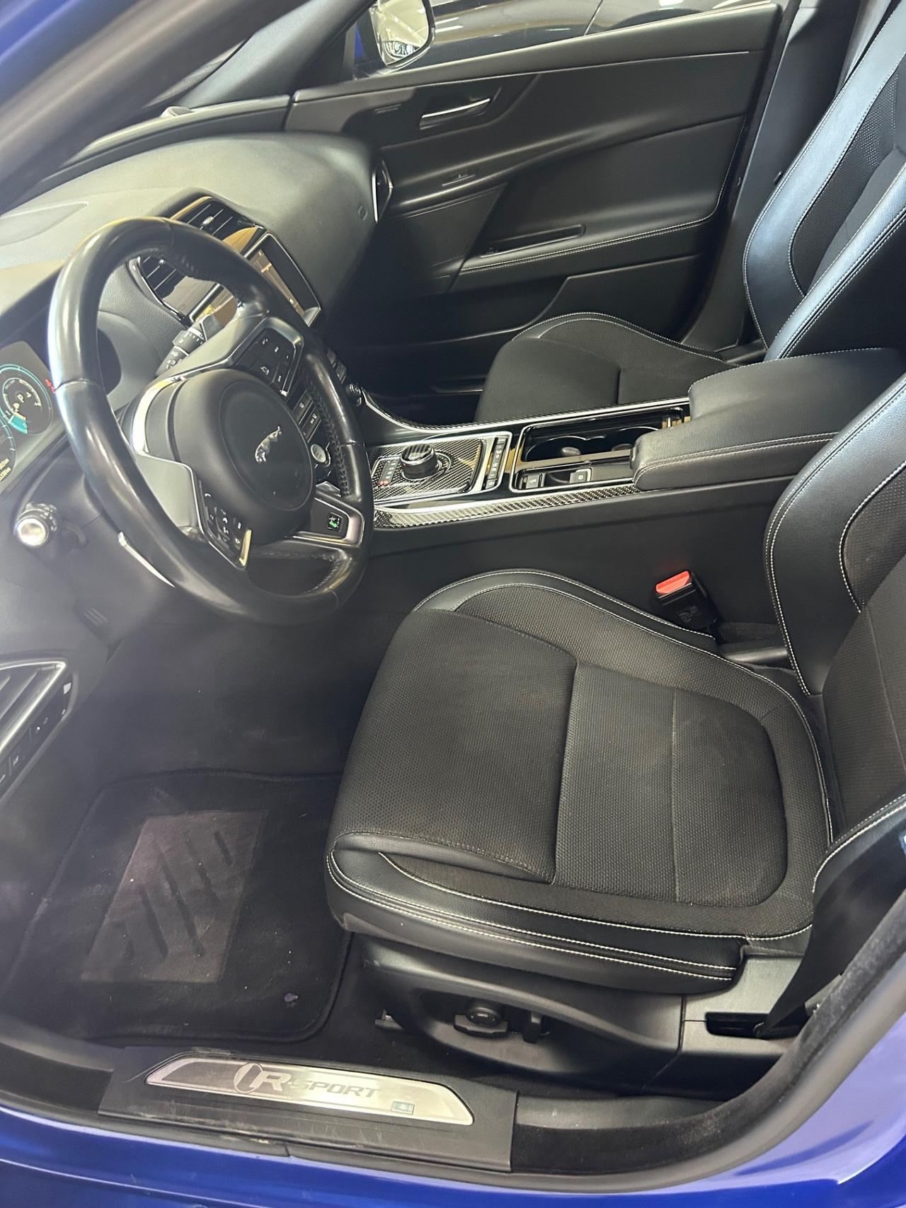 JAGUAR XE 2.0 D 240 cv R-SPORT “FULL FULL”-2017