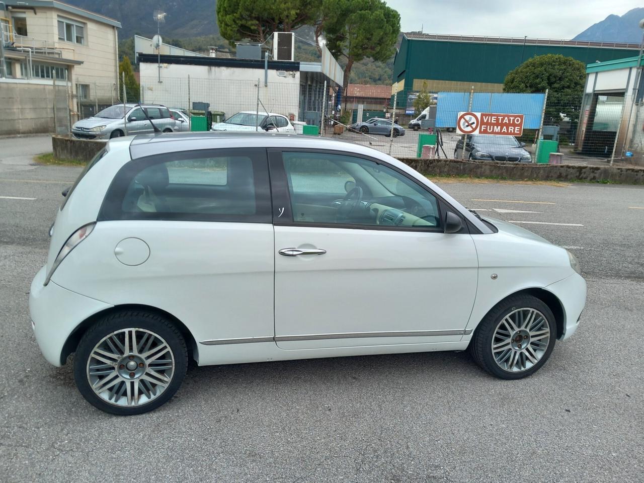Lancia Ypsilon 1.3 MJT 90 CV Platino