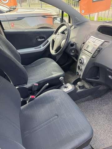 Toyota Yaris Yaris II 2005 5p 1.3 Sol m-mt