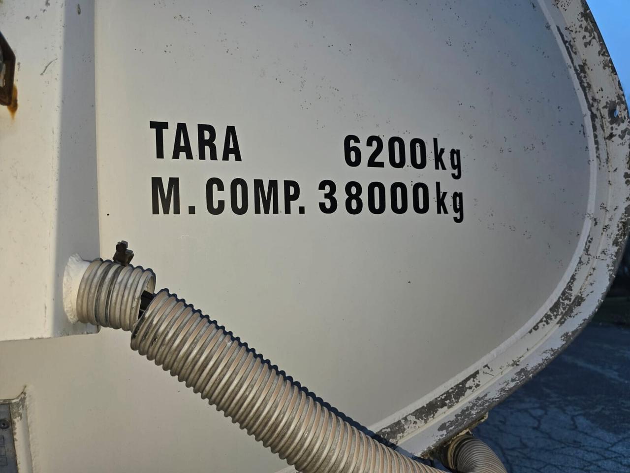 TRATTORE STRADALE RENAULT CON CISTERNA OMT