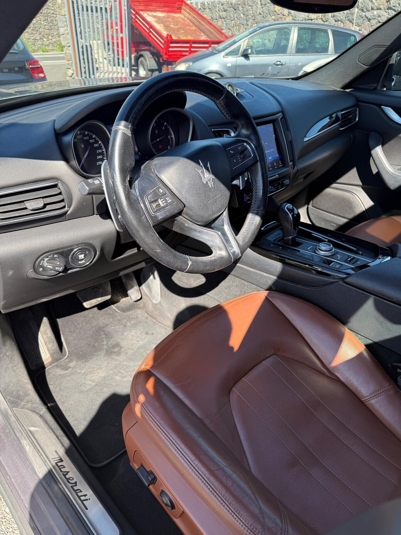 Maserati Levante V6 Diesel AWD tetto apribile