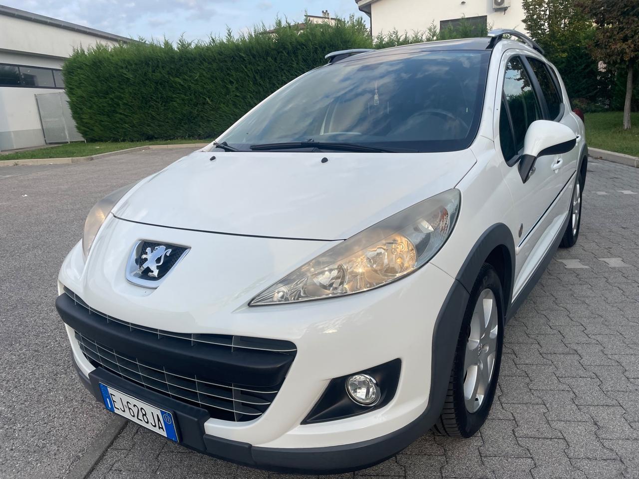 Peugeot 207 1.6 HDi SW Outdoor 2011 tetto perfetta