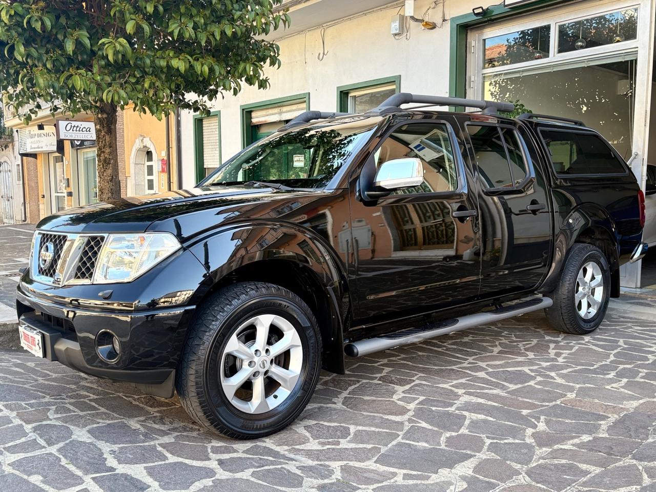 Nissan Navara 2.5 dCi Double Cab PICK UP HARD TOP