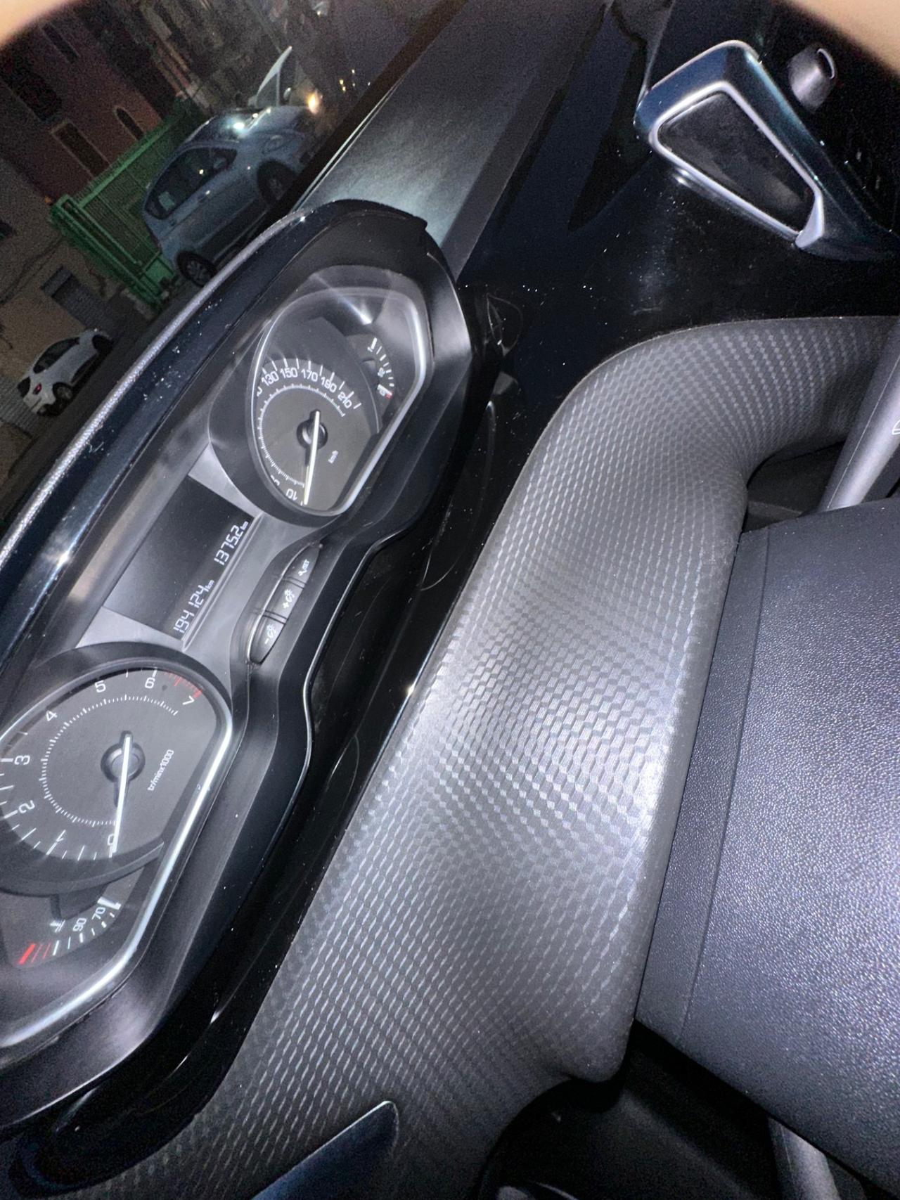 Peugeot 2008 PureTech 82 Allure