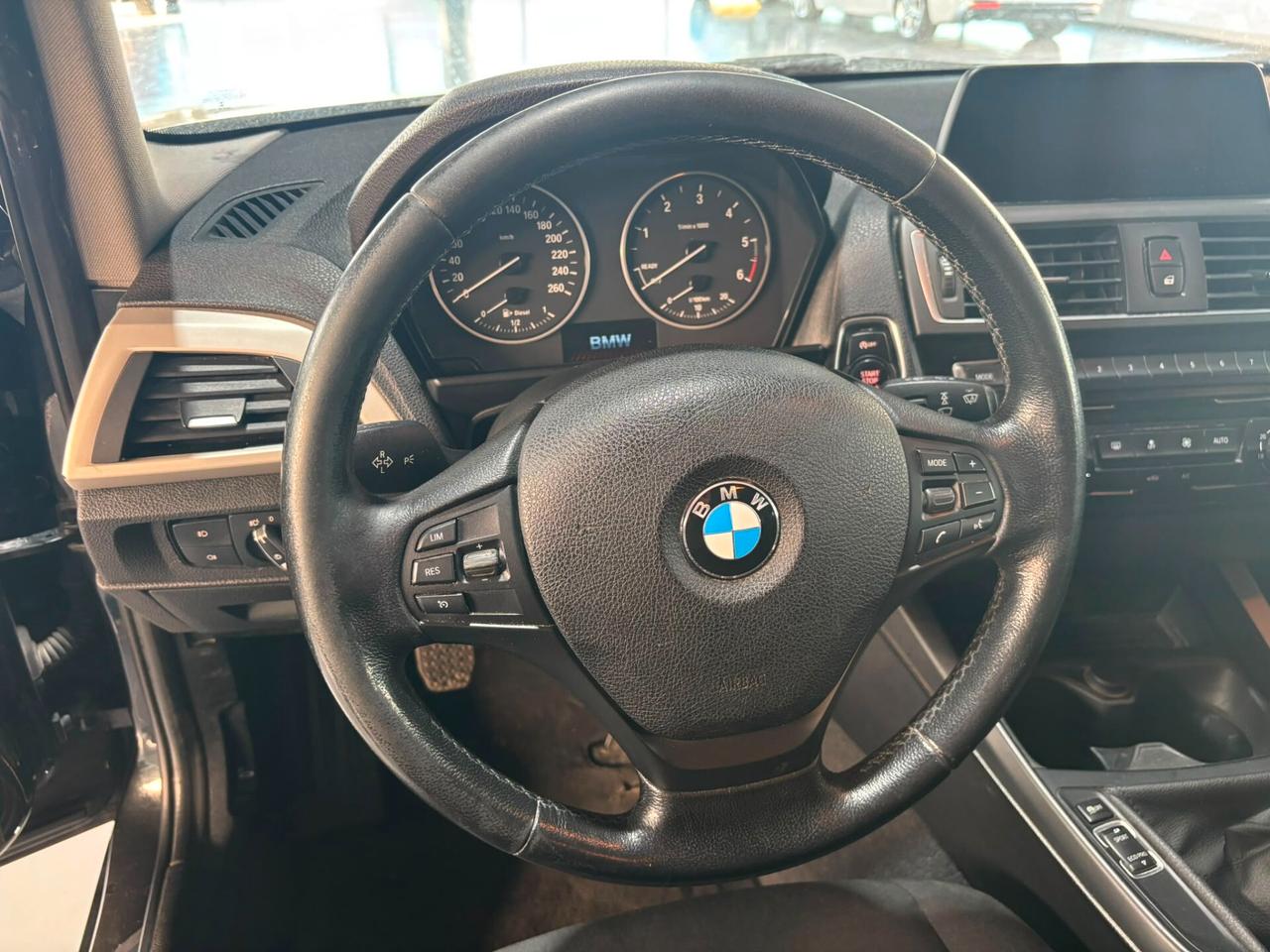 Bmw 116 116d 5p. Urban