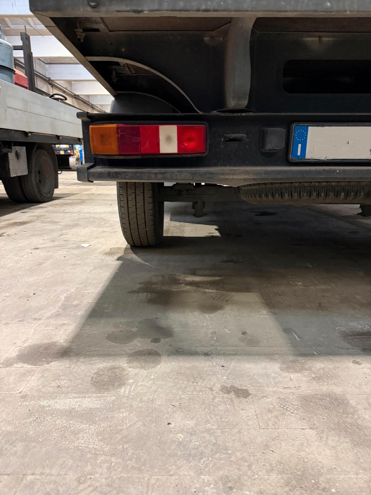 Ford 100 T330, cassone fisso, 65.000km