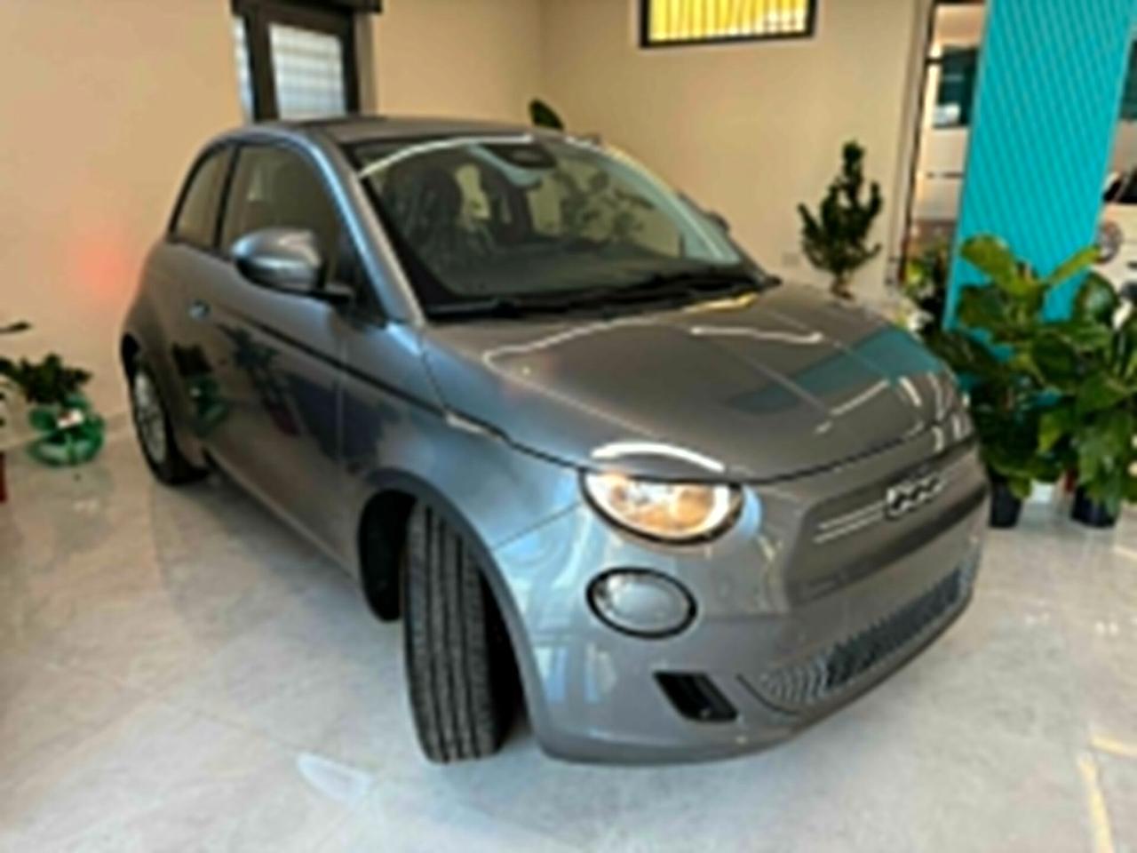 Fiat 500 500e - Action