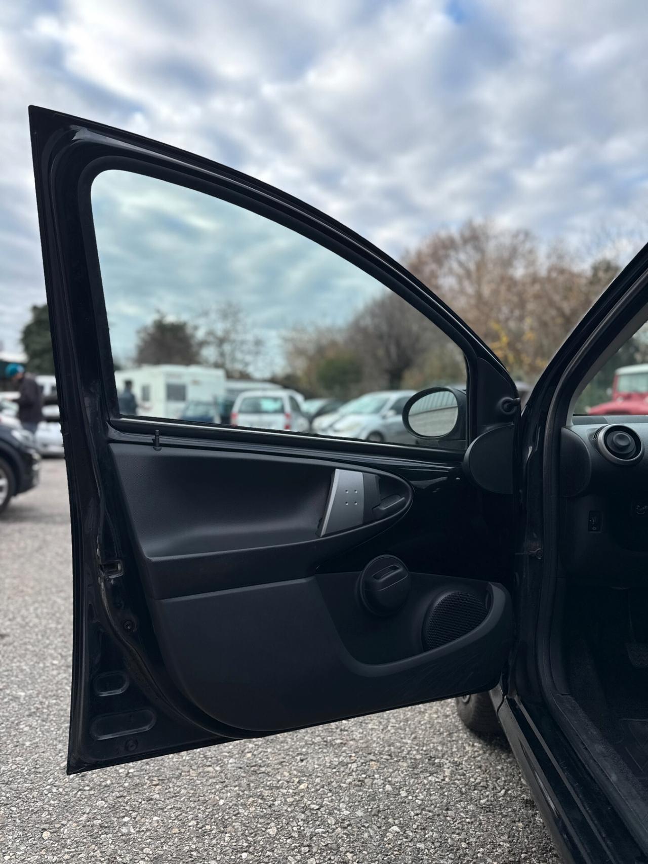 Peugeot 107 1.0 50kW 5P Benz *UNICO PROPRIETARIO*