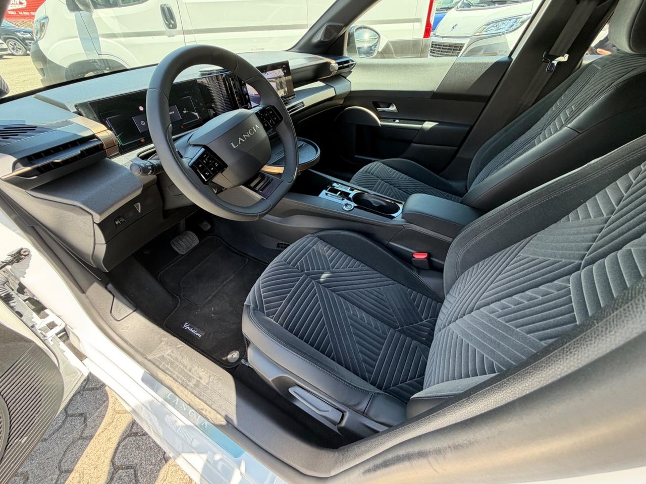 Lancia Ypsilon Hybrid e-DCT LX