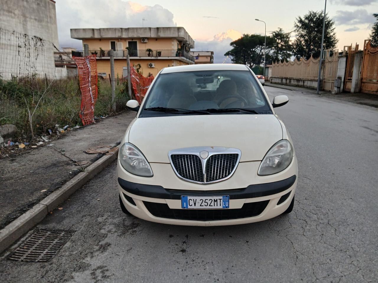 Lancia Ypsilon 1.2 Argento anno 2005