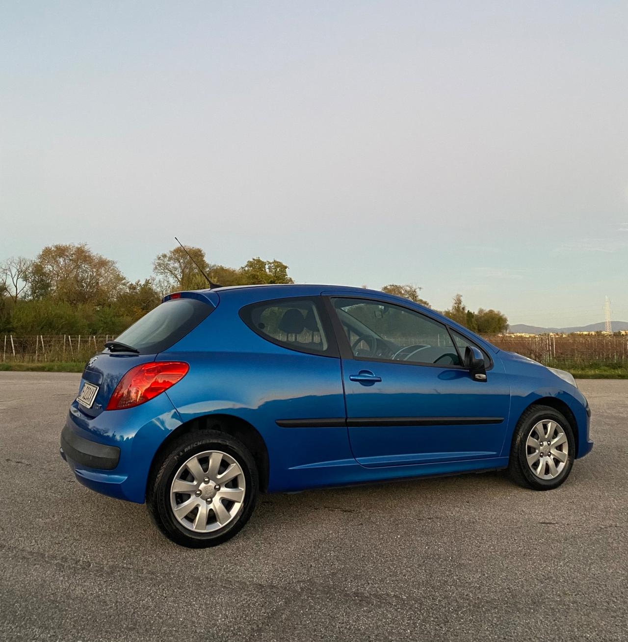 Peugeot 207 1.4 8V 75CV 3p. ONE Line