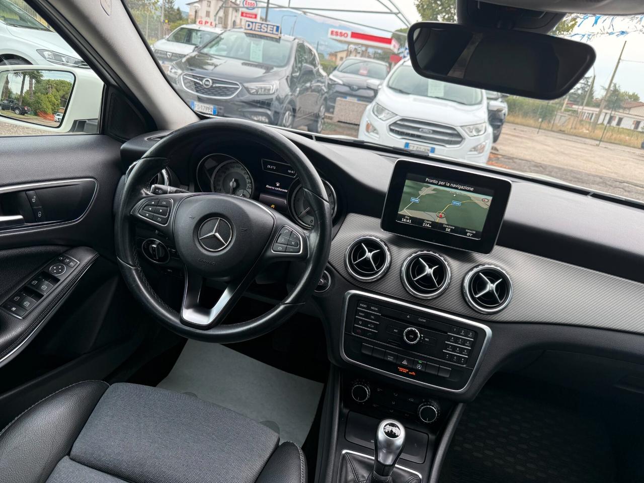 " DA VETRINA " Mercedes-benz GLA 180 d Business