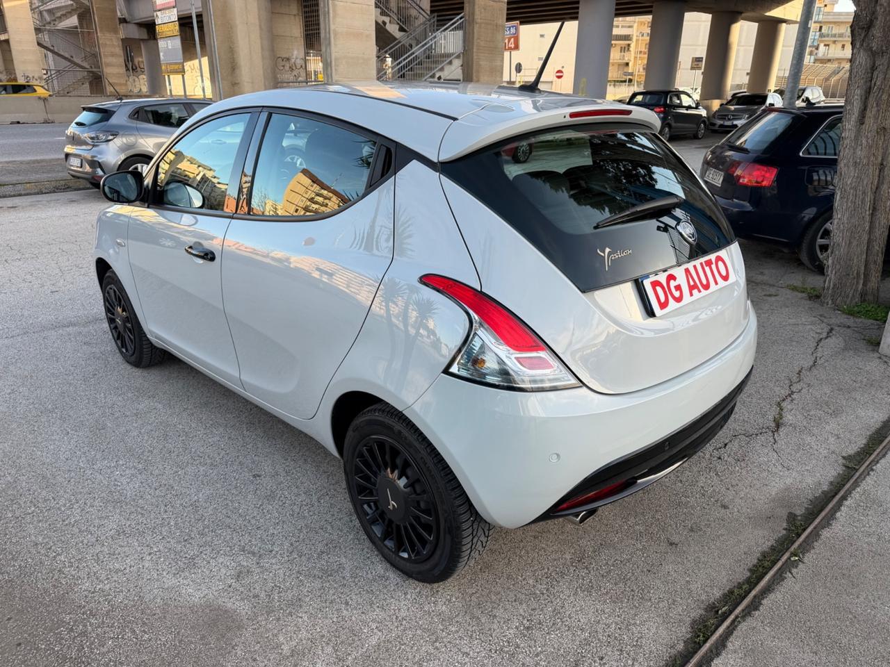 Lancia Ypsilon 1.2 benzina 69 cv 12/2020 52.000 km