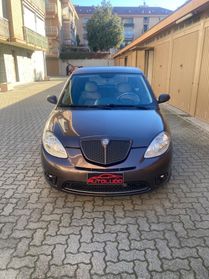 Lancia Ypsilon 1.3 MJT 75 CV Versus
