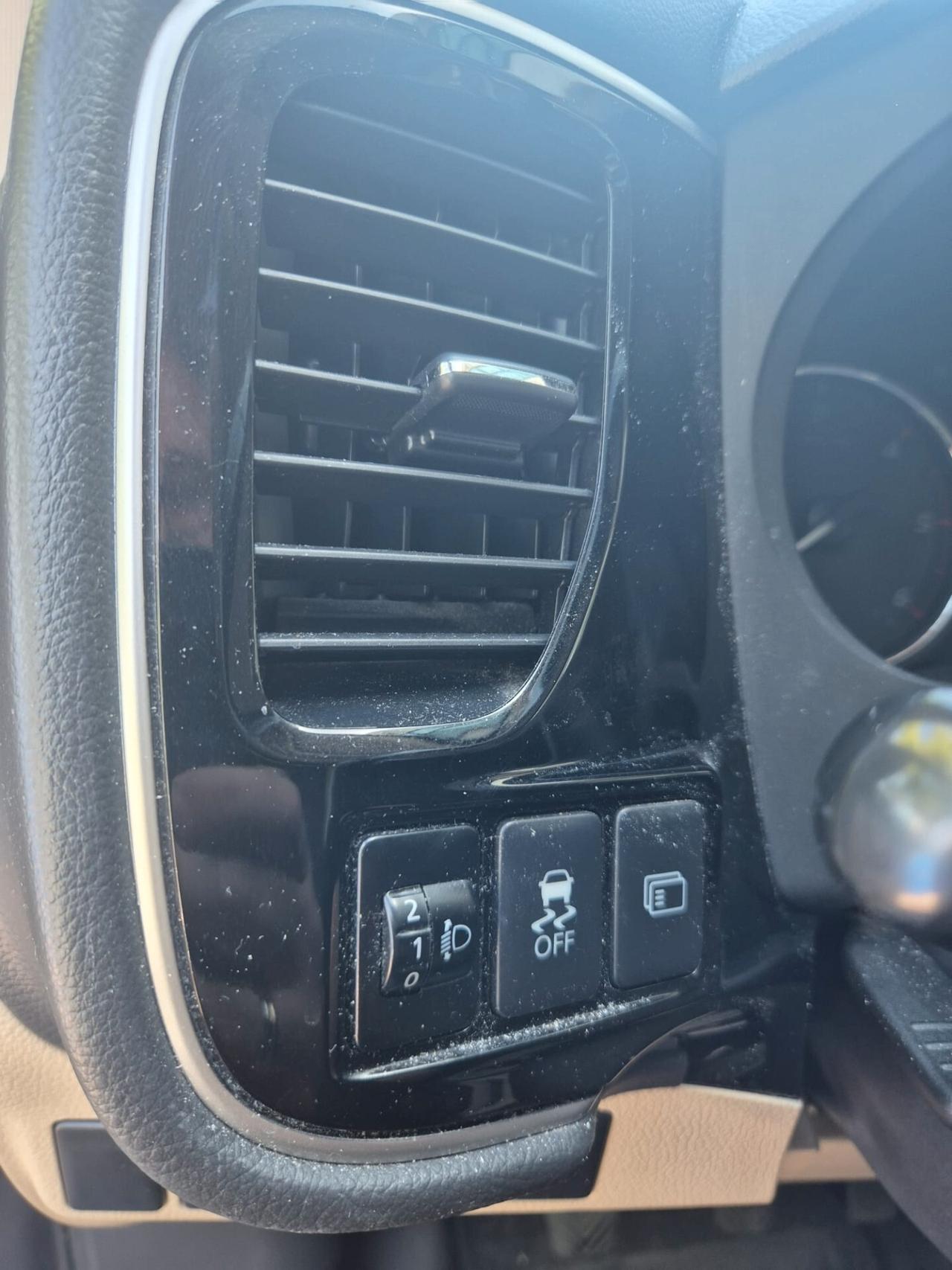 Mitsubishi Outlander 2.2 DI-D 4WD Instyle Plus SDA 7 posti