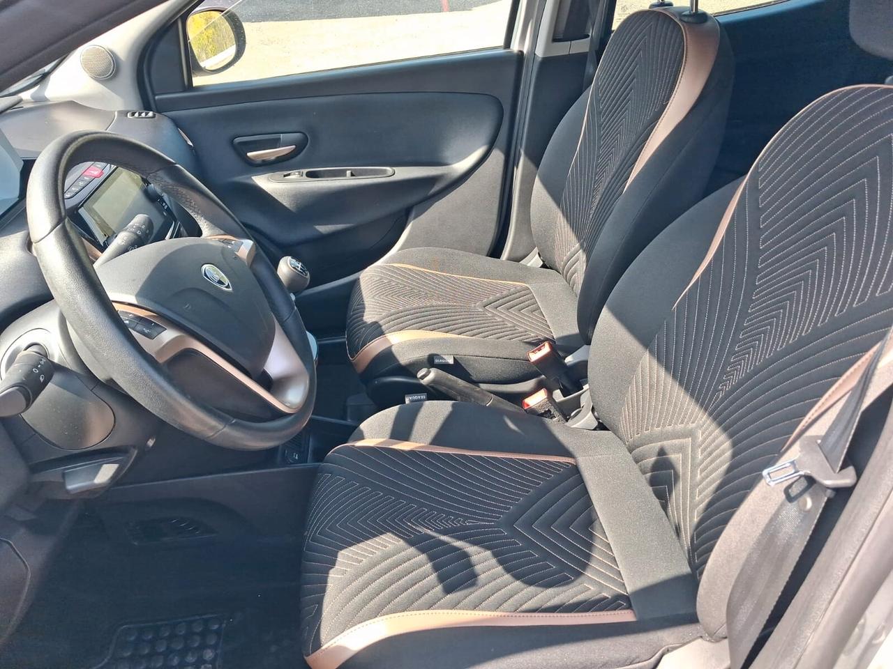 Lancia Ypsilon 1.0 5 P S&S Hybrid A. Ferretti