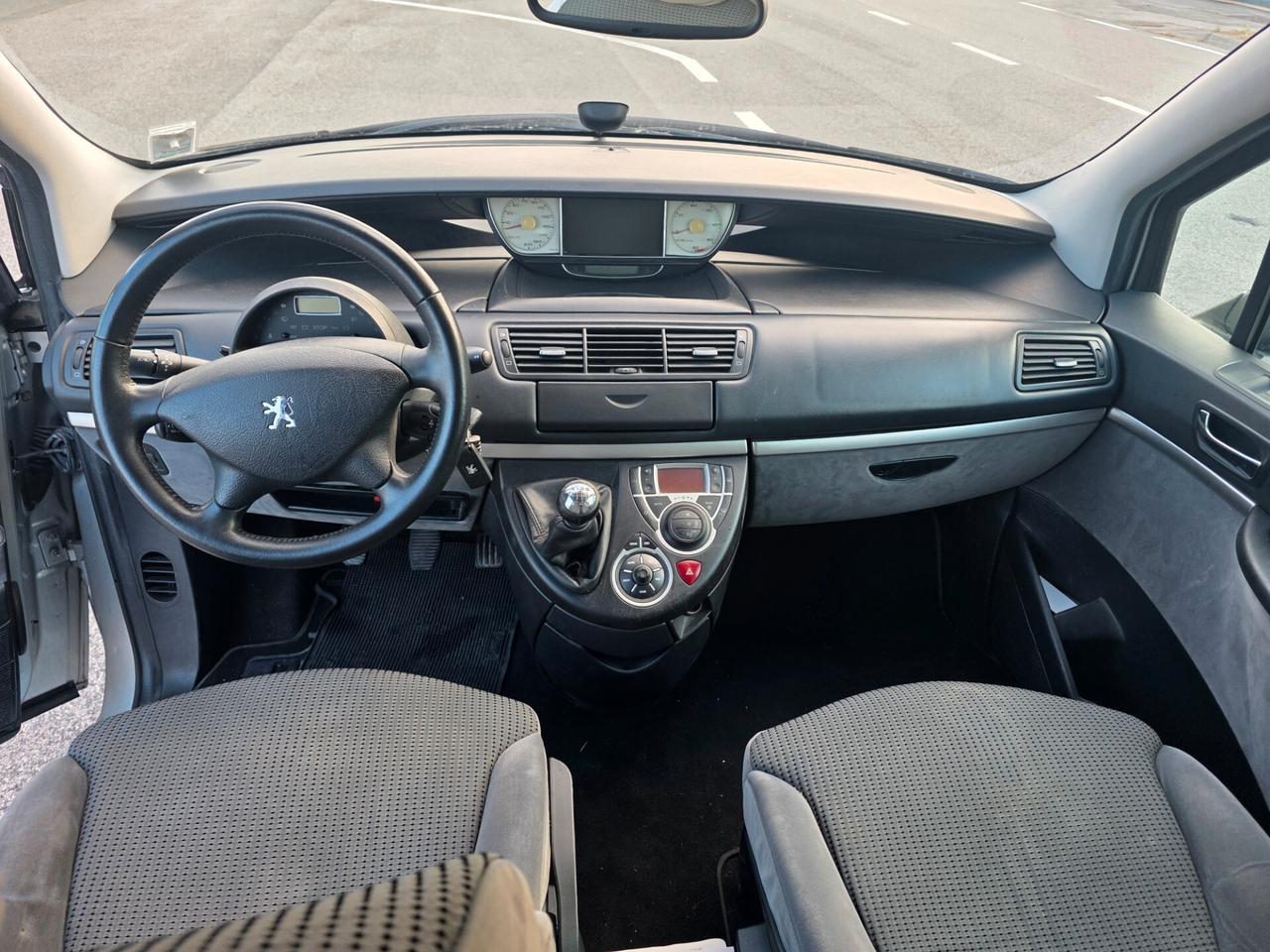 Peugeot 807 2.0 hdi 163cv con Gancio traino