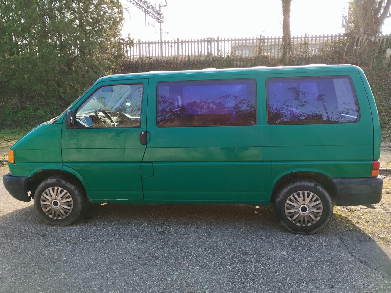 Volkswagen Transporter 2.4 D Caravelle