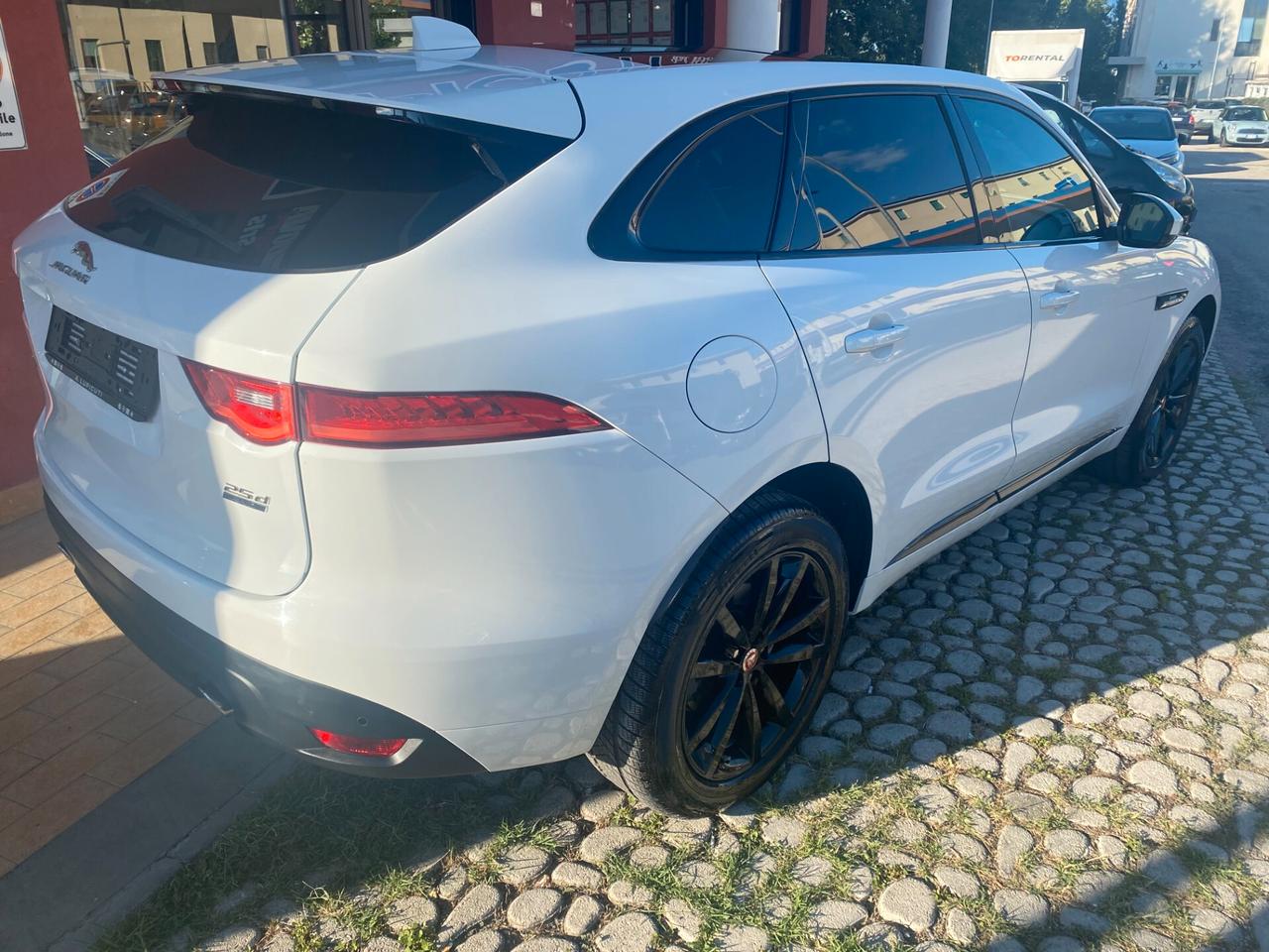 Jaguar F-Pace 2.0 D 240 CV AWD aut. R-Sport