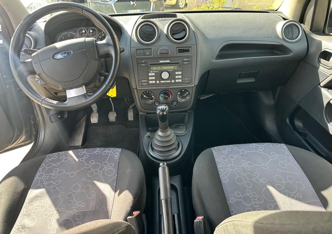 Ford Fiesta 1.4 TDCi 68cv 5p. Ghia NEOPATENTATI