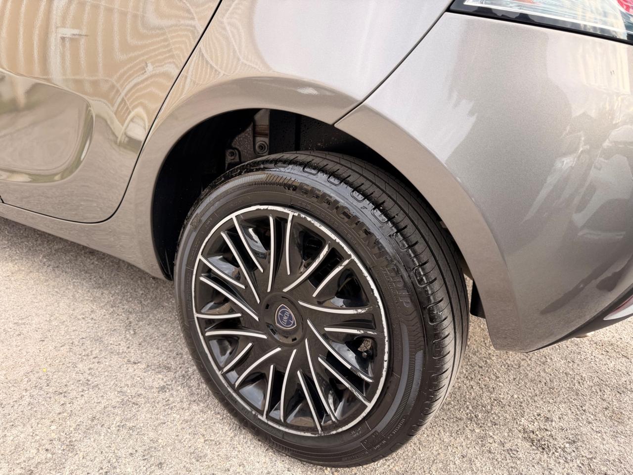 Lancia Ypsilon 1.0 Hybrid Gold CAR PLAY