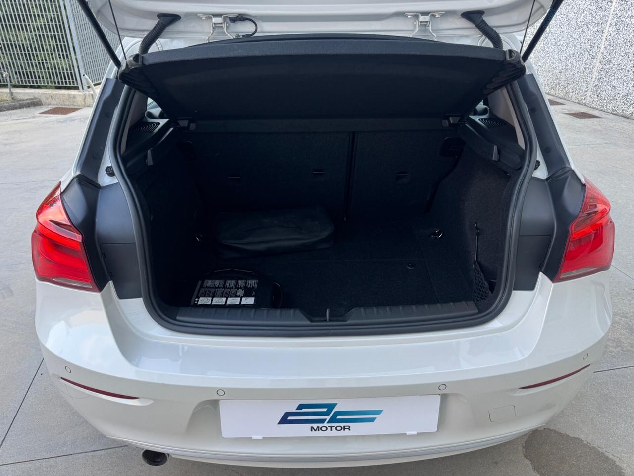 Bmw 116 116d 5p. Urban NEOPATENTATI